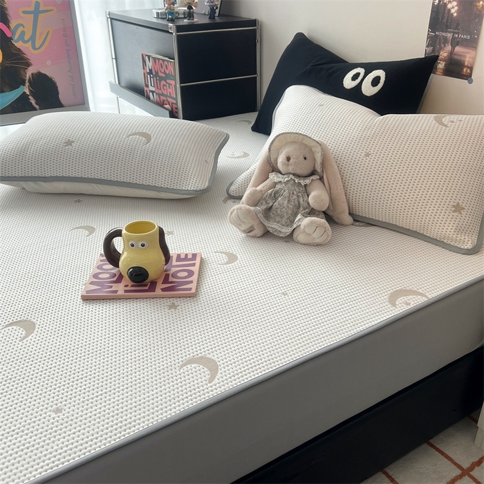 91家纺网 家纺一手货源 找家纺 HL原创 2024新款PE聚乙稀纤维-冰魔豆凉席 星星月亮-咖（平铺款）