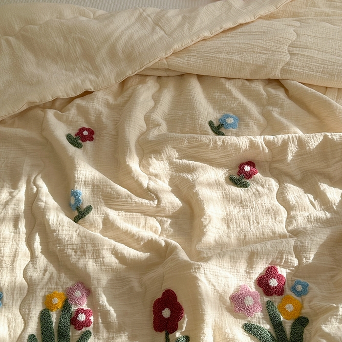 91家纺网 家纺一手货源 找家纺 洋铭区（原狠狠爱）2024新款皱皱纱绣花夏被 碎花夏天