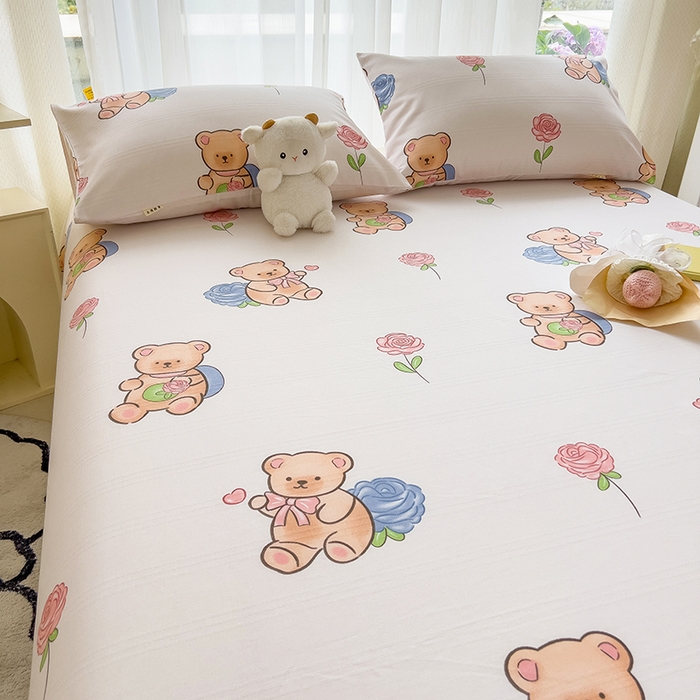 91家纺网 家纺一手货源 找家纺 芃成家纺 2024新款老粗布床单款 玫瑰小熊