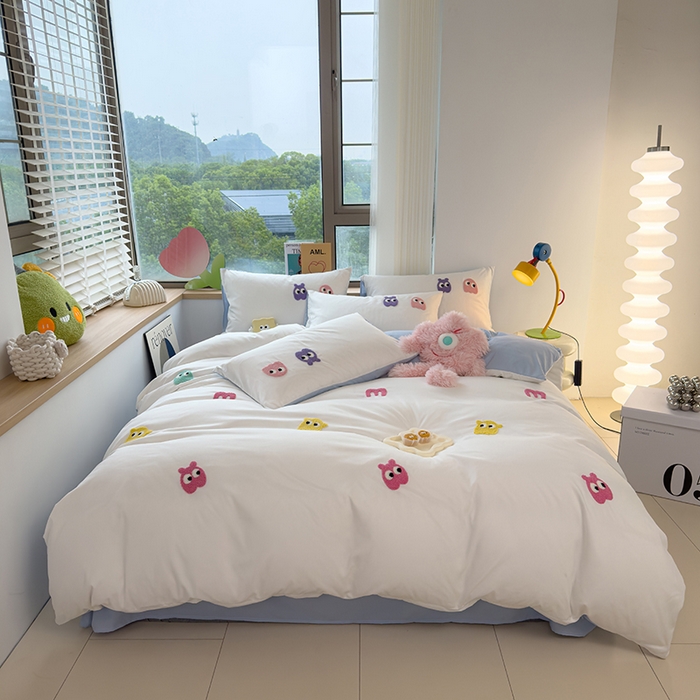 91家纺网 家纺一手货源 找家纺 曼谷 年新款多巴胺毛巾绣四件套柔软磨毛床上用品水洗棉套件 多巴胺-奶白浅蓝