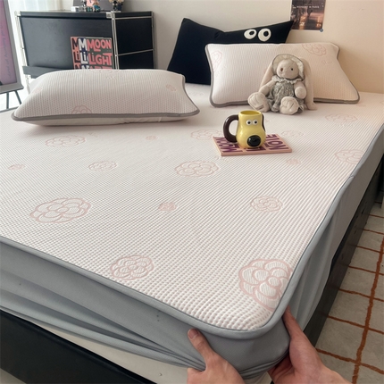 91家纺网 家纺一手货源 找家纺 HL原创 2024新款PE聚乙稀纤维-冰魔豆凉席 山茶花-粉（床笠款）