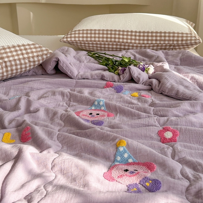 91家纺网 家纺一手货源 找家纺 洋铭区（原狠狠爱）2024新款皱皱纱绣花夏被 微笑派对