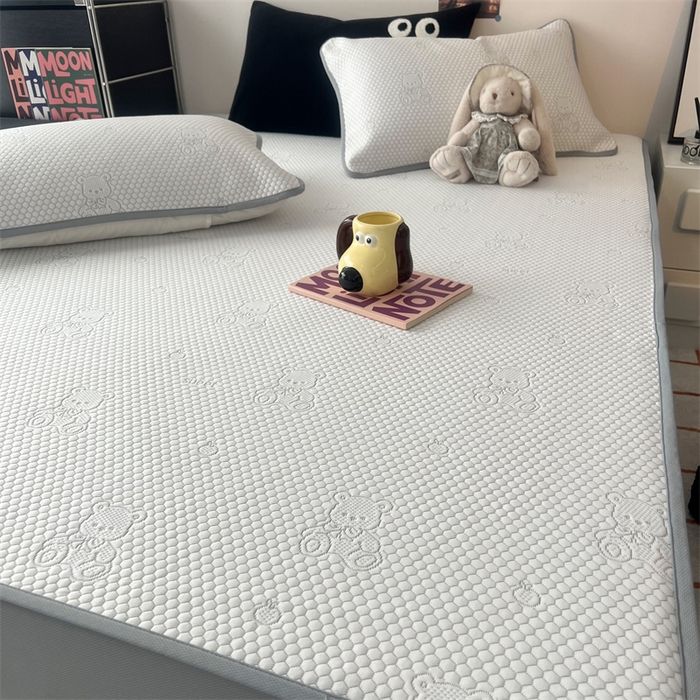 91家纺网 家纺一手货源 找家纺 HL原创 2024新款PE聚乙稀纤维-冰魔豆凉席 小熊-灰（平铺款）