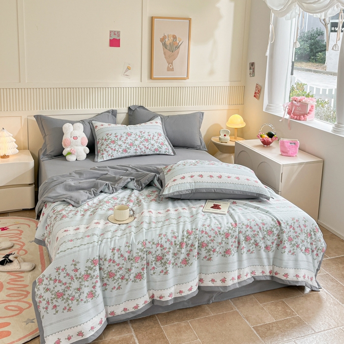 91家纺网 家纺一手货源 找家纺 2024新款泡泡棉小缺角工艺夏被四件套 粉色夏恋