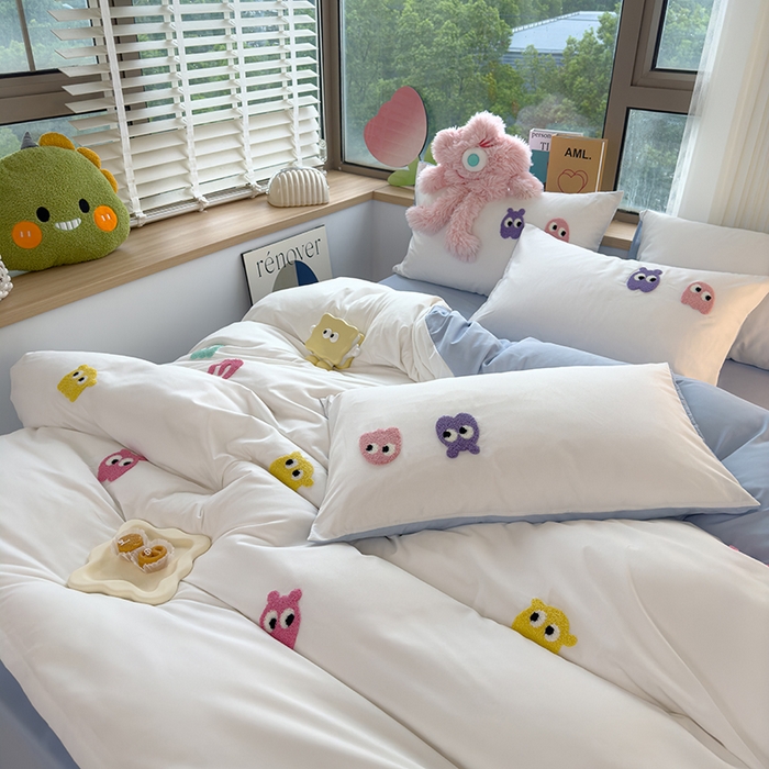 91家纺网 家纺一手货源 找家纺 曼谷 年新款多巴胺毛巾绣四件套柔软磨毛床上用品水洗棉套件 多巴胺-奶白浅蓝