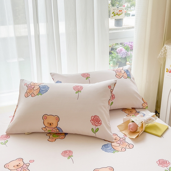 91家纺网 家纺一手货源 找家纺 芃成家纺 2024新款老粗布床单款 玫瑰小熊