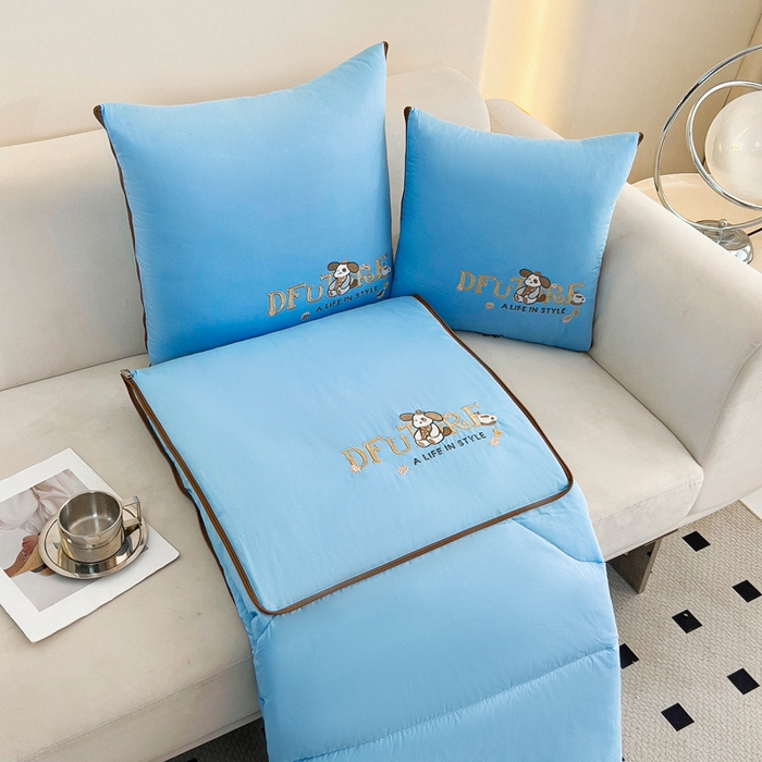 91家纺网 家纺一手货源 找家纺 阳光依佰抱枕被 2024新款纯棉刺绣多功能抱枕被-哈哈狗 哈哈狗-冰川蓝