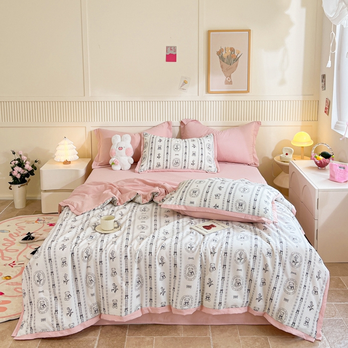 91家纺网 家纺一手货源 找家纺 2024新款泡泡棉小缺角工艺夏被四件套 英伦熊-米