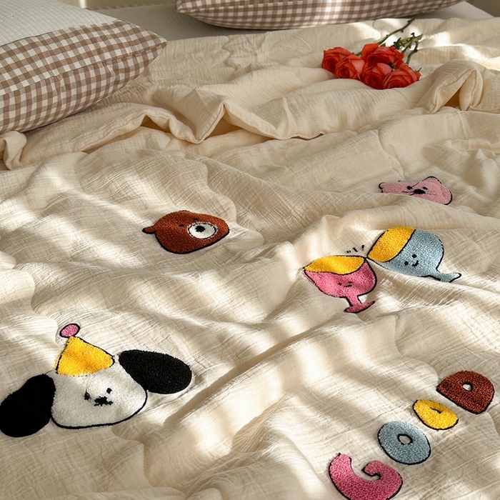 91家纺网 家纺一手货源 找家纺 洋铭区（原狠狠爱）2024新款皱皱纱绣花夏被 乐园派对