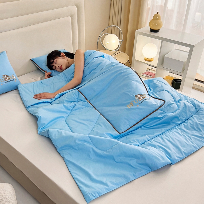 91家纺网 家纺一手货源 找家纺 阳光依佰抱枕被 2024新款纯棉刺绣多功能抱枕被-哈哈狗 哈哈狗-冰川蓝