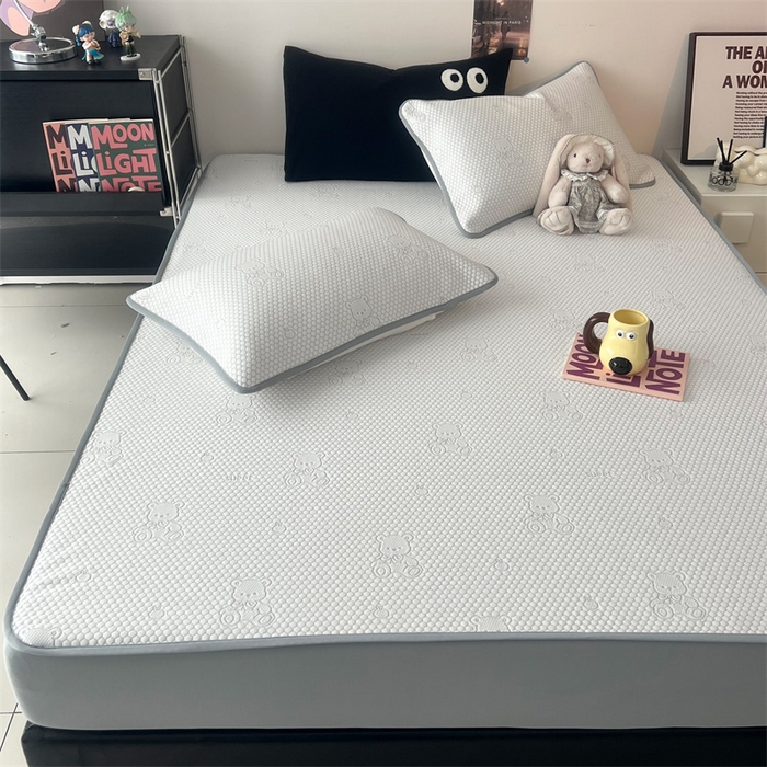 91家纺网 家纺一手货源 找家纺 HL原创 2024新款PE聚乙稀纤维-冰魔豆凉席 小熊-灰（平铺款）