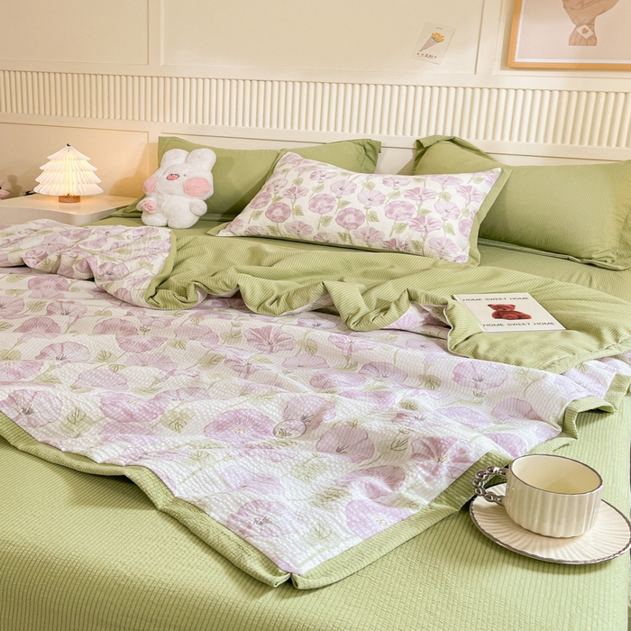 91家纺网 家纺一手货源 找家纺 2024新款泡泡棉小缺角工艺夏被四件套 牵牛花紫