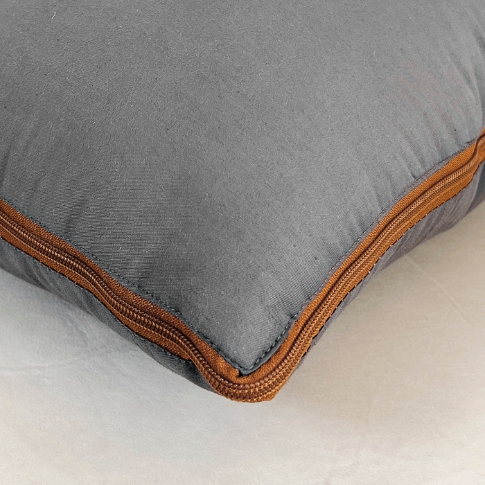 91家纺网 家纺一手货源 找家纺 阳光依佰抱枕被 2024新款纯棉刺绣多功能抱枕被-哈哈狗 哈哈狗-高级灰