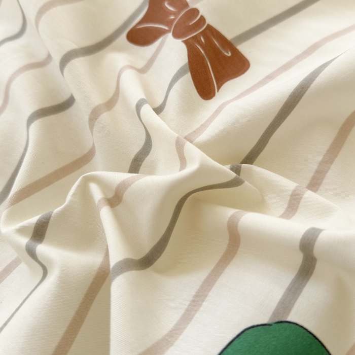 91家纺网 家纺一手货源 找家纺 7V 小清新大宽边100%纯棉法式四件套轻奢13376全棉喷气宽幅长绒棉被套床单床笠套件 小熊日记-米黄