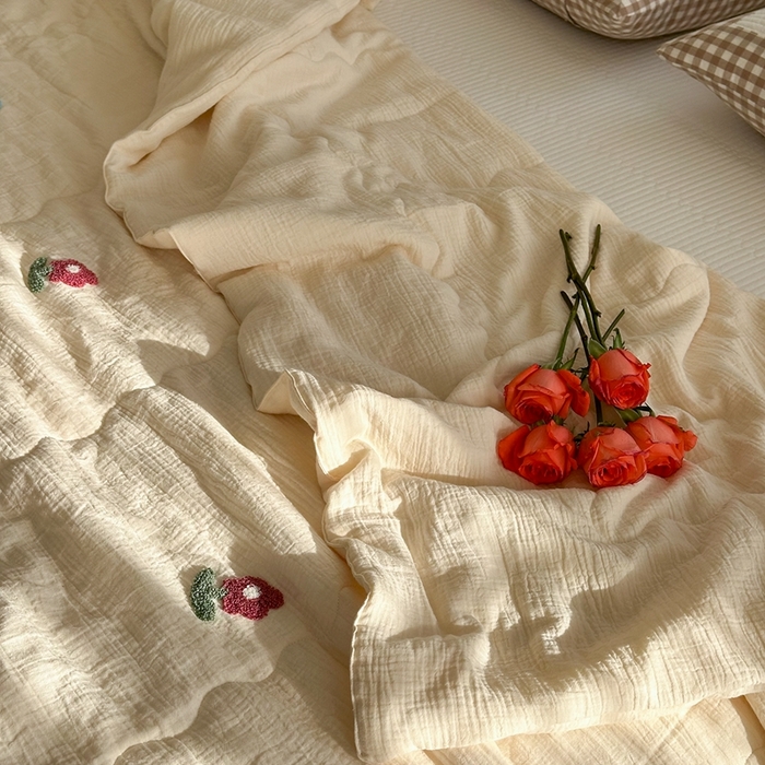 91家纺网 家纺一手货源 找家纺 洋铭区（原狠狠爱）2024新款皱皱纱绣花夏被 碎花夏天