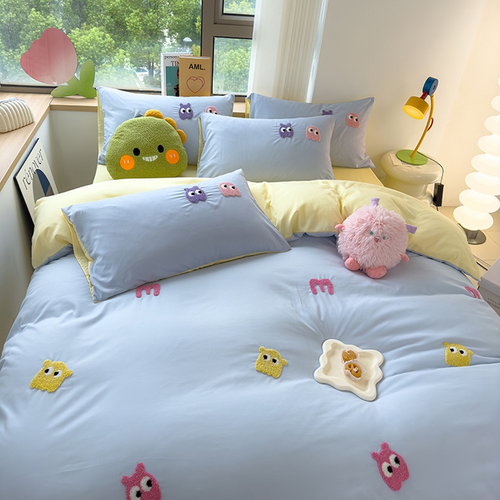 91家纺网 家纺一手货源 找家纺 曼谷 年新款多巴胺毛巾绣四件套柔软磨毛床上用品水洗棉套件 多巴胺-浅蓝奶黄