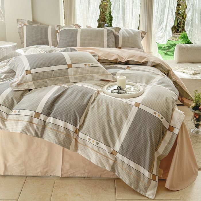 91家纺网 家纺一手货源 找家纺 7V 小清新大宽边100%纯棉法式四件套轻奢13376全棉喷气宽幅长绒棉被套床单床笠套件 自由简约