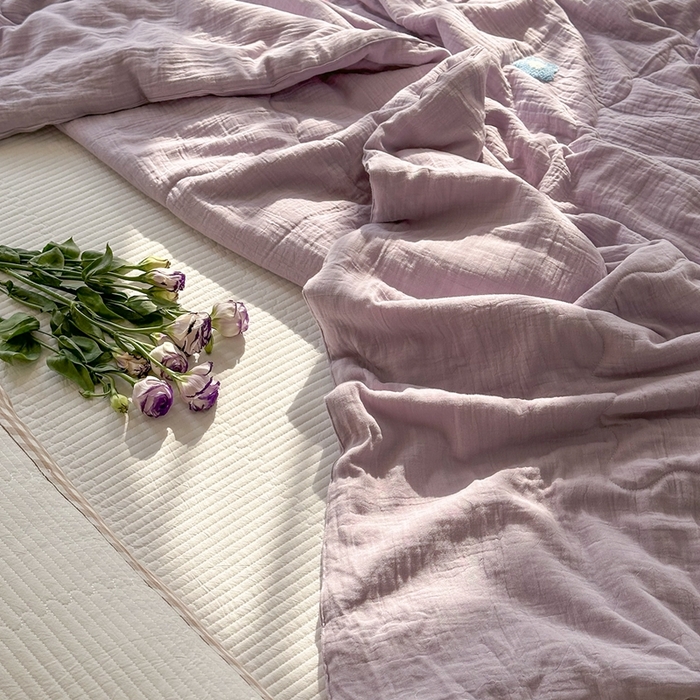 91家纺网 家纺一手货源 找家纺 洋铭区（原狠狠爱）2024新款皱皱纱绣花夏被 微笑派对