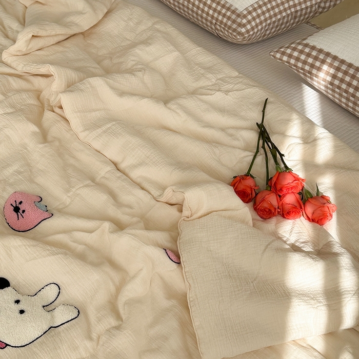 91家纺网 家纺一手货源 找家纺 洋铭区（原狠狠爱）2024新款皱皱纱绣花夏被 乐园派对