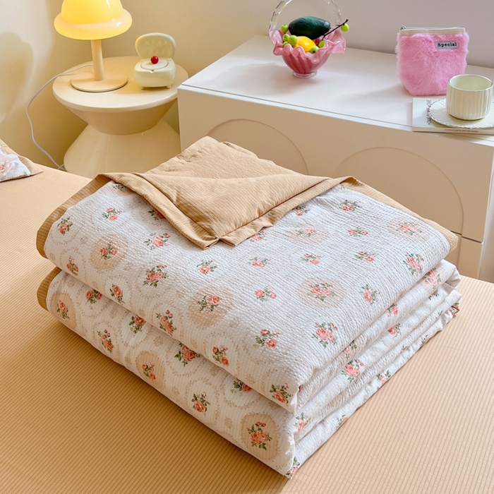 91家纺网 家纺一手货源 找家纺 2024新款泡泡棉小缺角工艺夏被四件套 蔷薇花园