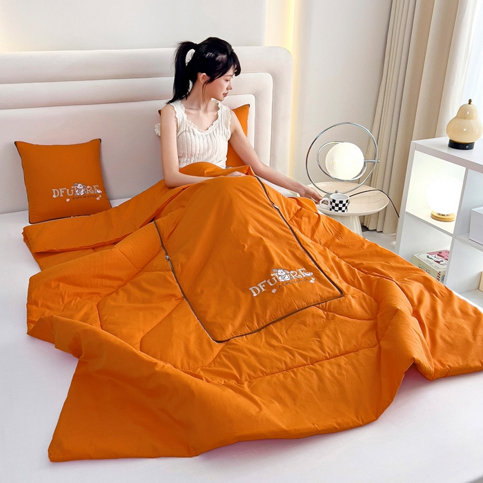 91家纺网 家纺一手货源 找家纺 阳光依佰抱枕被 2024新款纯棉刺绣多功能抱枕被-哈哈狗 哈哈狗-爱玛橙