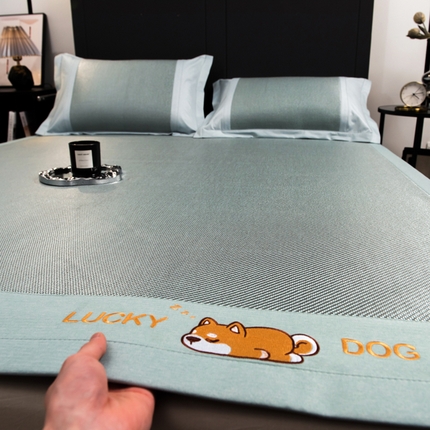 91家纺网 家纺一手货源 找家纺 （总）印季 2025新款5A级抗菌加厚绣花冰藤席-幸运狗