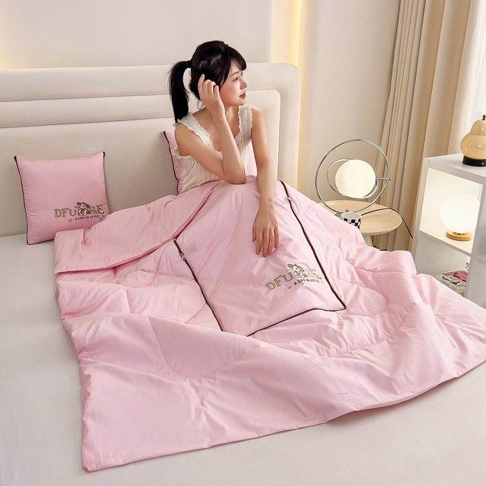 91家纺网 家纺一手货源 找家纺 阳光依佰抱枕被 2024新款纯棉刺绣多功能抱枕被-哈哈狗 哈哈狗-樱花粉