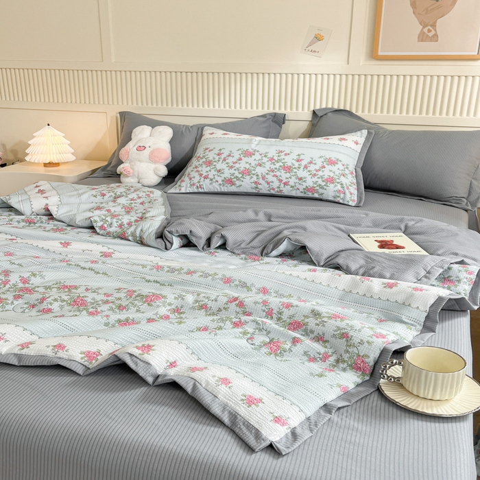 91家纺网 家纺一手货源 找家纺 2024新款泡泡棉小缺角工艺夏被四件套 粉色夏恋