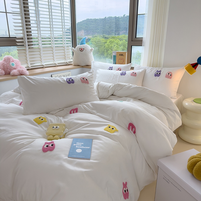 91家纺网 家纺一手货源 找家纺 曼谷 年新款多巴胺毛巾绣四件套柔软磨毛床上用品水洗棉套件 多巴胺-奶白