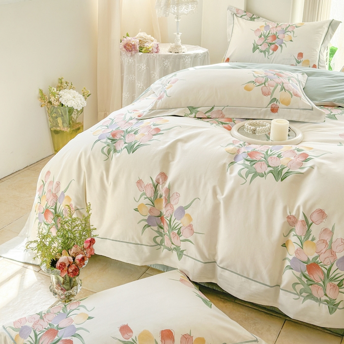 91家纺网 家纺一手货源 找家纺 7V 小清新大宽边100%纯棉法式四件套轻奢13376全棉喷气宽幅长绒棉被套床单床笠套件 幽韵飘香