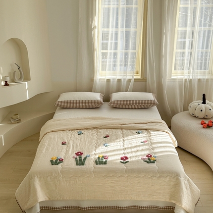 91家纺网 家纺一手货源 找家纺 洋铭区（原狠狠爱）2024新款皱皱纱绣花夏被 碎花夏天