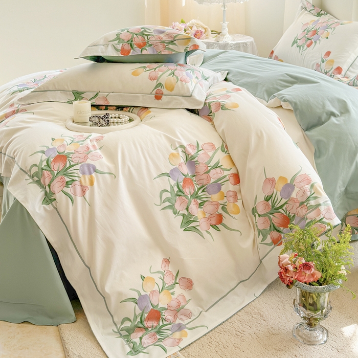 91家纺网 家纺一手货源 找家纺 7V 小清新大宽边100%纯棉法式四件套轻奢13376全棉喷气宽幅长绒棉被套床单床笠套件 幽韵飘香