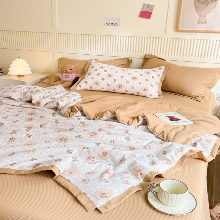91家纺网 家纺一手货源 找家纺 2024新款泡泡棉小缺角工艺夏被四件套 蔷薇花园