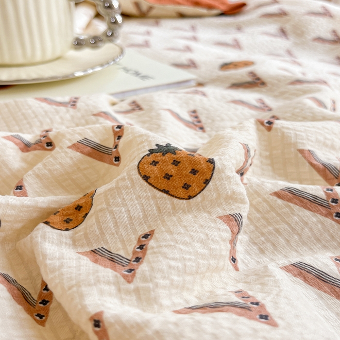 91家纺网 家纺一手货源 找家纺 2024新款泡泡棉小缺角工艺夏被四件套 轩尼草莓