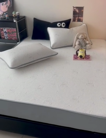 91家纺网 家纺一手货源 找家纺 HL原创 2024新款PE聚乙稀纤维-冰魔豆凉席 小熊-灰（平铺款）