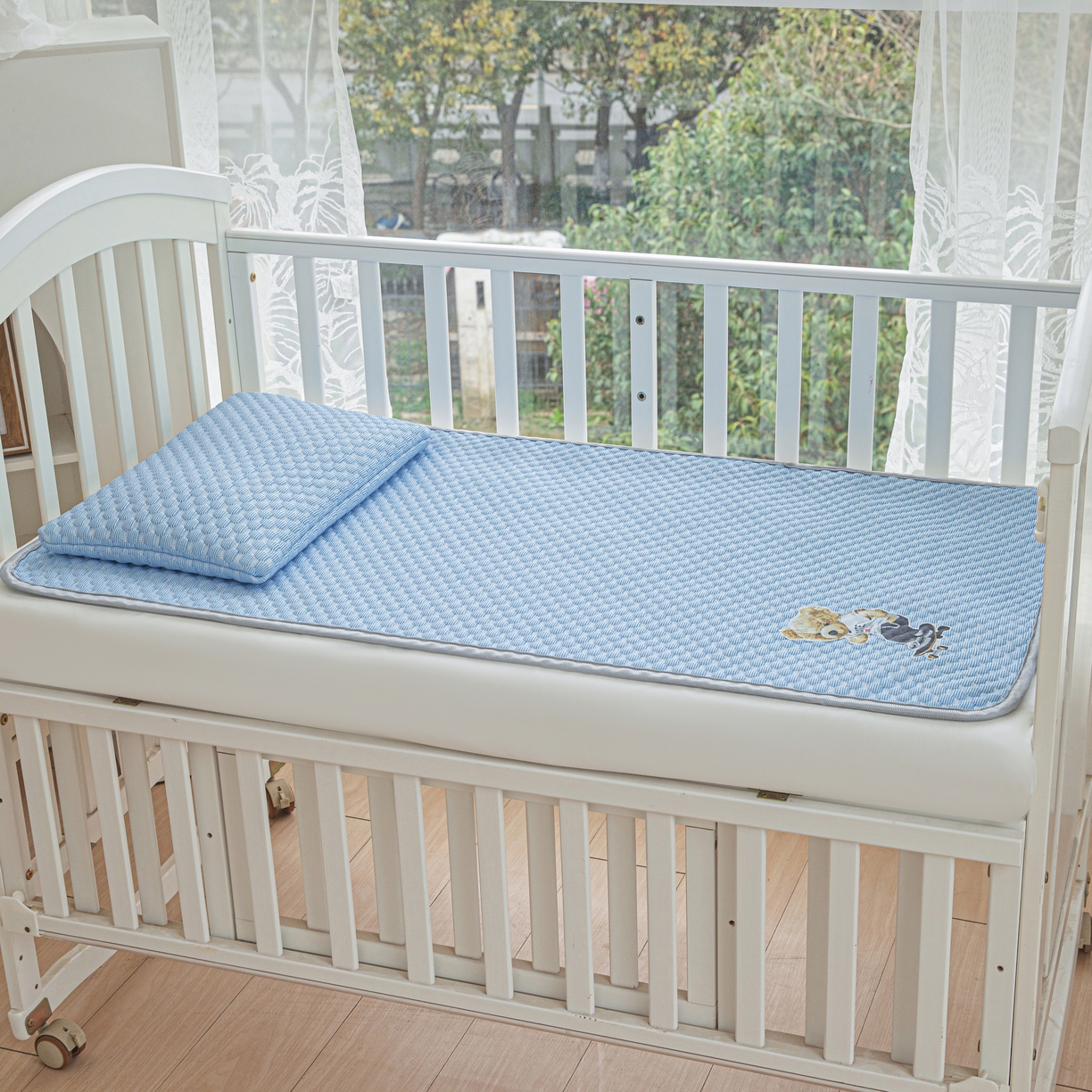 91家纺网 家纺一手货源 找家纺 宅部落 2024年新款凉感豆豆幼儿园幼婴儿儿童凉席 滑板熊-深蓝