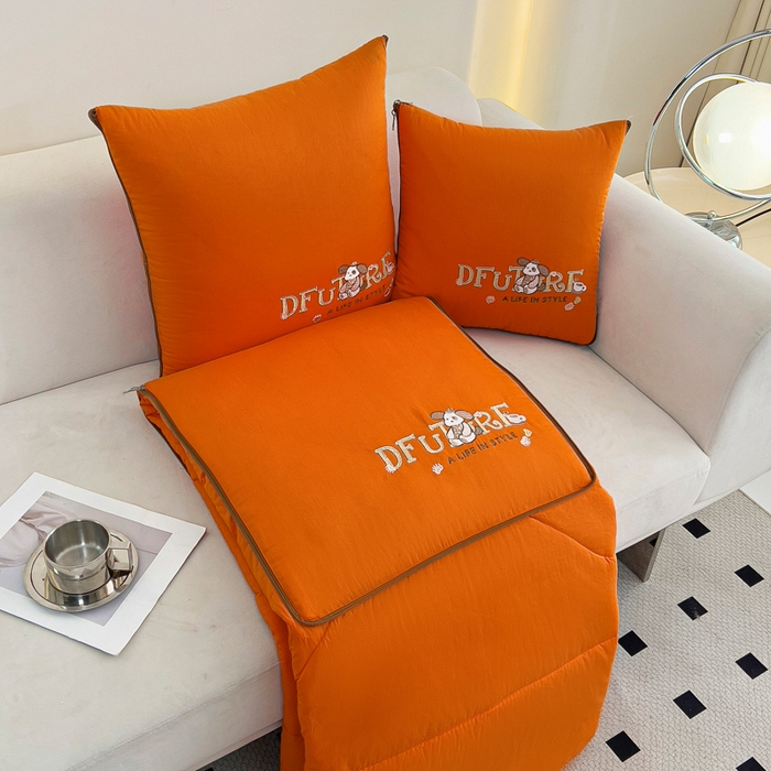 91家纺网 家纺一手货源 找家纺 阳光依佰抱枕被 2024新款纯棉刺绣多功能抱枕被-哈哈狗 哈哈狗-爱玛橙