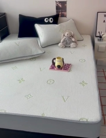 91家纺网 家纺一手货源 找家纺 HL原创 2024新款PE聚乙稀纤维-冰魔豆凉席 轻奢-绿（平铺款）