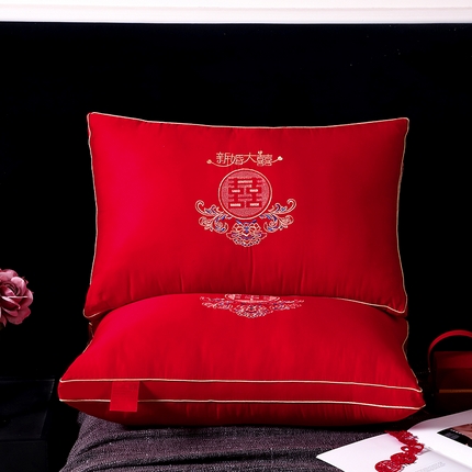 91家纺网 家纺一手货源 找家纺 糖果枕芯 2024新款全棉婚庆枕芯忱头 48*74CM一只 新婚大喜