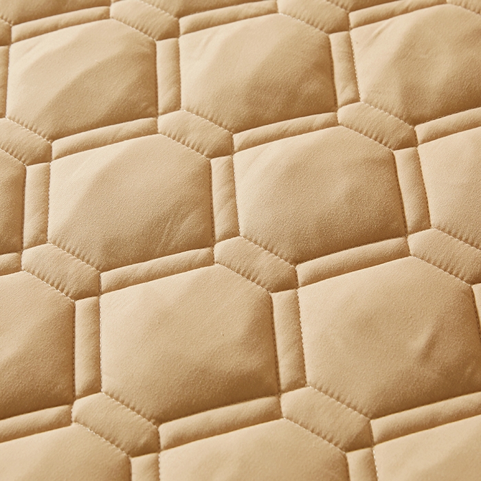 91家纺网 家纺一手货源 找家纺 胜权家纺 2024新款亲肤夹棉格子防水床笠足球驼