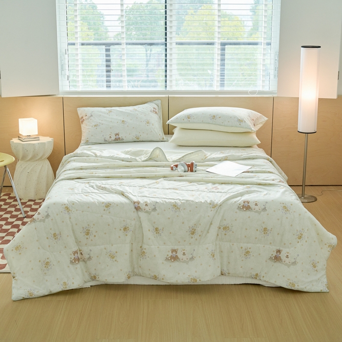 91家纺网 家纺一手货源 找家纺 吾诺家居 2024新款凉感冰柔丝印花夏被 小熊伙伴