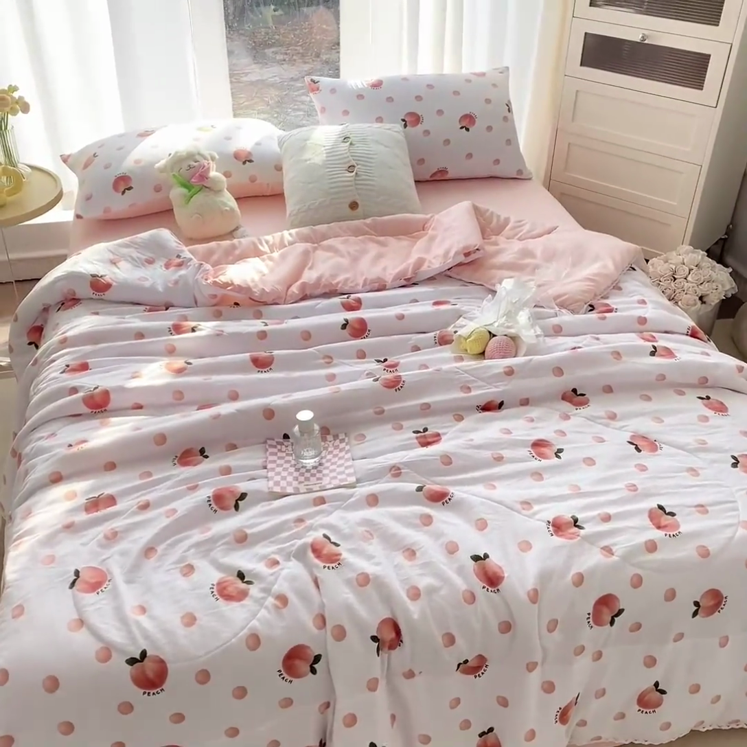 91家纺网 家纺一手货源 找家纺 羋多 2024新款小清新花边水洗棉夏被夏凉被夏被四件套被子 氧气桃桃