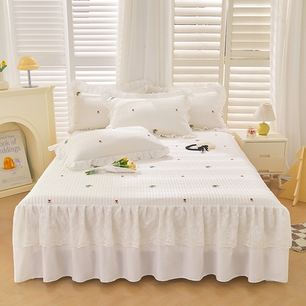 91家纺网 家纺一手货源 找家纺 （总）宜凡家纺 2024年新款全棉刺绣夹棉床裙三件套(小樱桃系列）