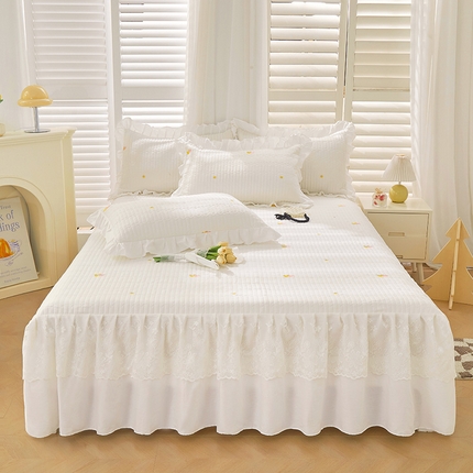 91家纺网 家纺一手货源 找家纺 宜凡家纺 2024年新款全棉刺绣夹棉床裙三件套(小樱桃系列） 甜蜜蜜 奶白