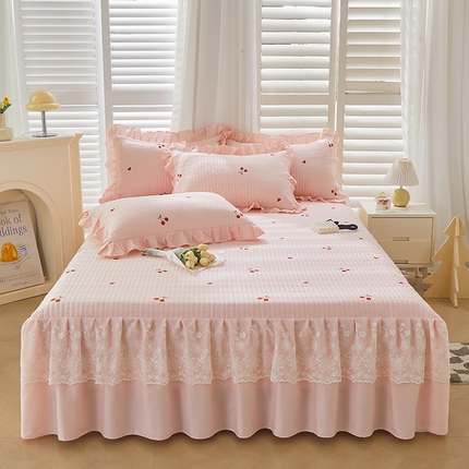 91家纺网 家纺一手货源 找家纺 （总）宜凡家纺 2024年新款全棉刺绣夹棉床裙三件套(小樱桃系列）