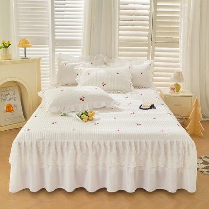 91家纺网 家纺一手货源 找家纺 （总）宜凡家纺 2024年新款全棉刺绣夹棉床裙三件套(小樱桃系列）