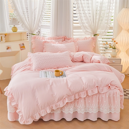 91家纺网 家纺一手货源 找家纺 宜凡家纺 2024年新款纯色全棉夹棉裙笠款 四件套 初忆-梦幻粉