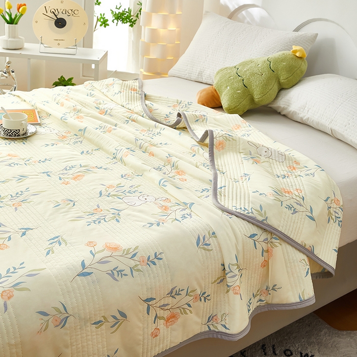 91家纺网 家纺一手货源 找家纺 牛魔王 2025新款冰丝凉感丝夏被 草木纷飞-黄