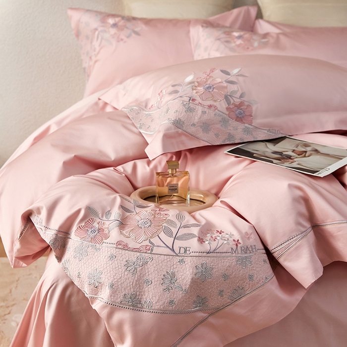 91家纺网 家纺一手货源 找家纺 红番天家居馆 2025新款长绒棉全棉绣花四件套--花间意境系列 美男粉