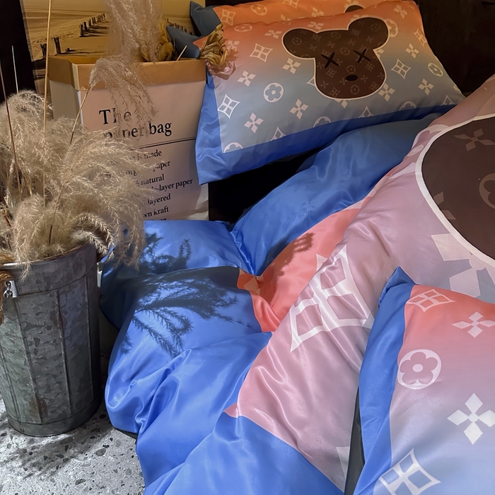 91家纺网 家纺一手货源 找家纺 丽斐纺织 2024新款双面进口冰丝数码印花四件套水洗真丝四件套 冰丝寻彩熊